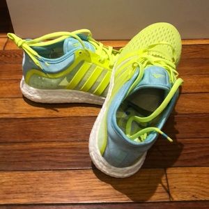 NEW WOMENS TENNIS SHOES!